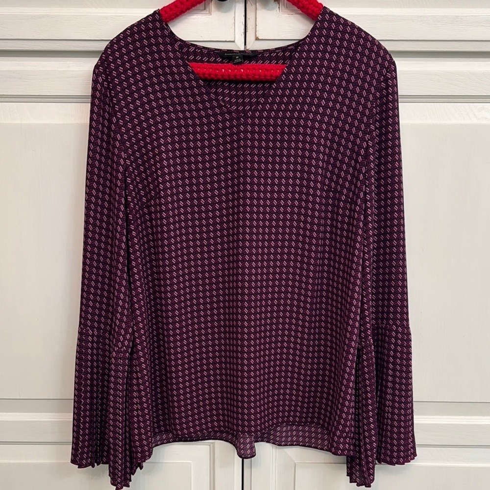 Banana Republic Purple Women's blouse with flared sleeves. Size M.